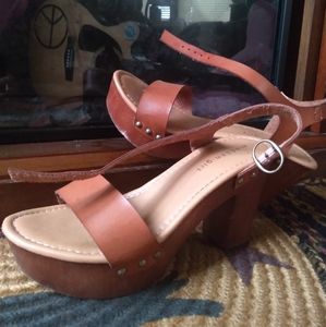 Vintage style platform sandals
